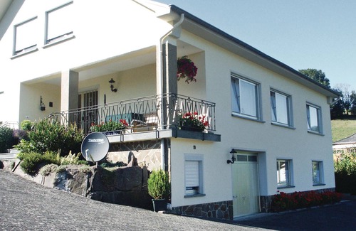 Hosingen Apartment | Ideal 1 Bedroom Stay with Spa and Breakfast in Rodershausen