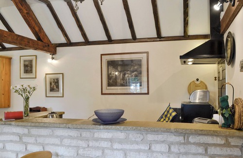 Ampney Crucis Cottage | Cozy 1 Bedroom Retreat in Ampney Crucis - Rated 9.8/10