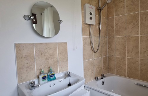 Highbridge Cottage | Cozy 1 Bedroom Retreat in Watchfield, Near Highbridge