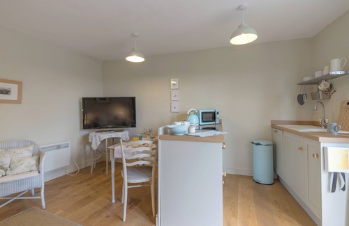 Mortimers Cross Cottage | Cozy 1 Bedroom Stay in Mortimers Cross, Near Leominster
