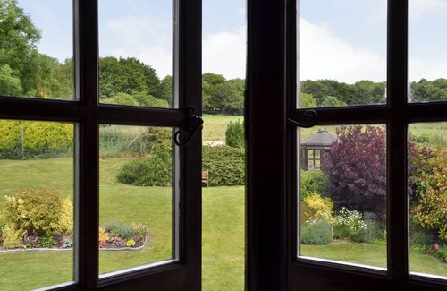 East Meon Cottage | Cozy 1 Bedroom Retreat in East Meon, Petersfield - Guest Rated 9.8