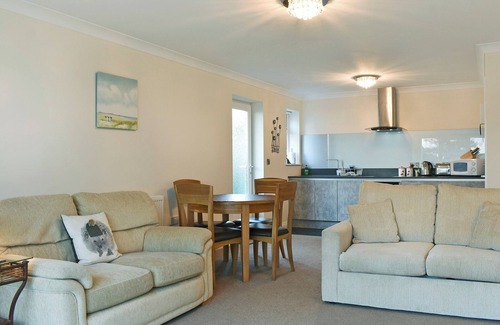 Carlyon Bay Cottage | Cozy 1 Bedroom Retreat in Carlyon Bay with Ocean View