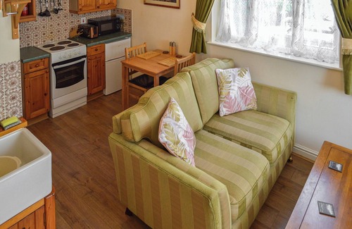 Nantlle Cottage | Cozy 1 Bedroom Retreat with Ocean Views in Talysarn
