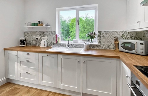 Blakemere Cottage | Serene Escape with Private Gardens in Herefordshire
