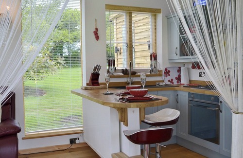 Callington Cottage | Romantic Countryside Lodge with Breakfast & Family-Friendly Perks