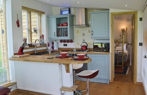 Callington Cottage | Romantic Countryside Lodge with Breakfast & Family-Friendly Perks