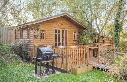 Newmarket Cottage | Cozy 1 Bedroom Accommodation in Cambridge with Breakfast