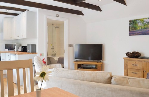 Fiddington Cottage | Cozy 1-Bedroom Stay with Oceanfront Views in Over Stowey