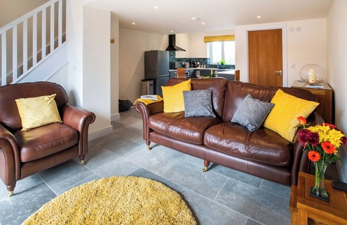 Ilminster Cottage | Cozy 1 Bedroom Stay in Ilminster with Spa and Hot Tub