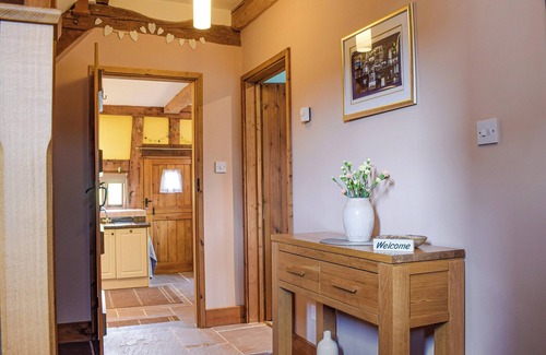 Leominster Cottage | Explore Herefordshire with Family-Friendly Amenities