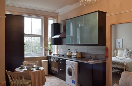 Lichfield Cottage | Cozy 1 Bedroom Stay in Lichfield with Breakfast Included