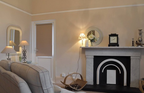 Lichfield Cottage | Cozy 1 Bedroom Stay in Lichfield with Breakfast Included