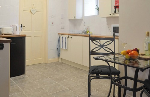 Pen-y-sarn Cottage | Idyllic 1 Bedroom Stay in Pen-y-Sarn with Ocean Views