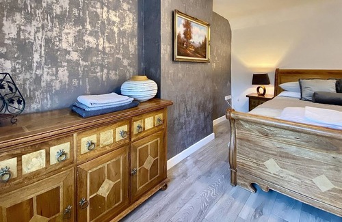 North Tidworth Cottage | Cozy 1 Bedroom Getaway in Salisbury with Breakfast Included