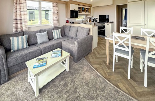 Castle Douglas House | Coastal 12ft-Wide Caravan with Ocean View and Breakfast