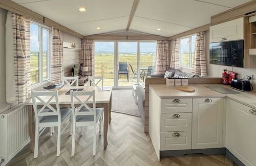Castle Douglas House | Coastal 12ft-Wide Caravan with Ocean View and Breakfast