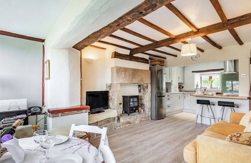 Hoylandswaine Cottage | Comfortable 1 Bedroom Stay in Sheffield with Great Amenities