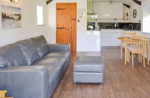 High Street Cottage | Pet-Friendly 1 Bedroom Retreat with Ocean Views in St Austell