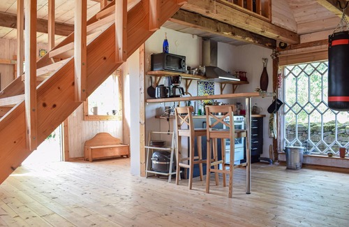 Kopingsvik House | Comfortable 1 Bedroom Getaway in Picturesque Köpingsvik