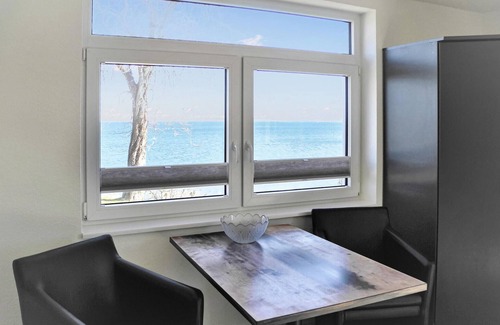 Steinberghaff Apartment | Cozy Oceanfront 1 Bedroom Retreat in Steinberg