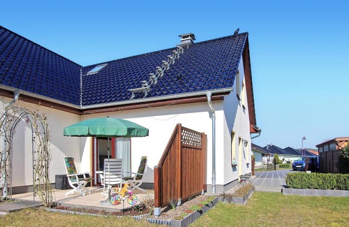 Mecklenburgische Kleinseenplatte Apartment | Lake View 1 Bedroom Retreat in Wesenberg - Rated 10/10