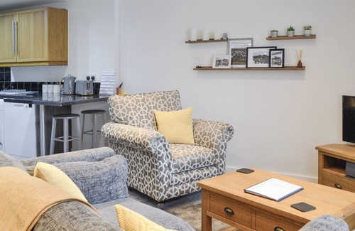 Wing Cottage | Cozy 1 Bedroom Getaway in Brampton with Lake View