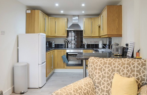 Wing Cottage | Cozy 1 Bedroom Getaway in Brampton with Lake View