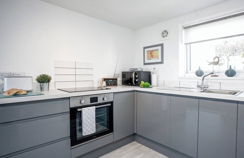 Roundham Cottage | Oceanfront 1 Bedroom Retreat in Beautiful Paignton