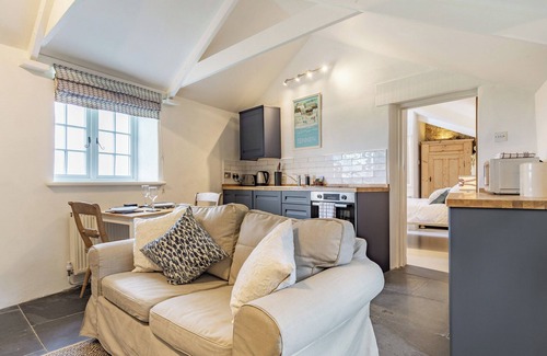 Penzance Cottage | Oceanfront 1 Bedroom Stay in Buryas Bridge, Penzance
