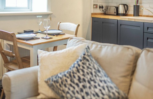 Penzance Cottage | Oceanfront 1 Bedroom Stay in Buryas Bridge, Penzance