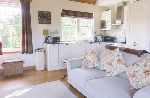 Strathtummel Cottage | Top-Rated 1 Bedroom Accommodation in Foss, Near Pitlochry