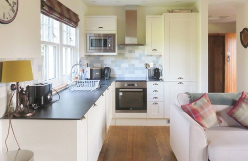 Strathtummel Cottage | Premier 1 Bedroom Retreat in Foss, Near Pitlochry