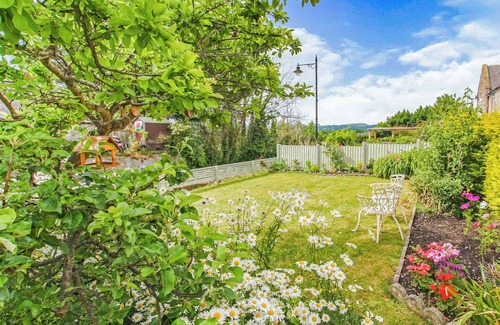 Rhuddlan Cottage | Cozy 1 Bedroom Retreat in Rhuddlan with Ocean Views