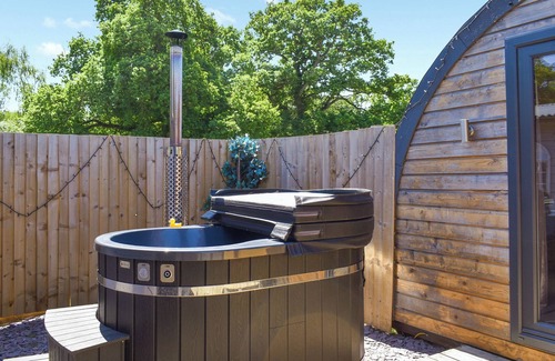 Thetford Ski Chalet | 1 bedroom accommodation in Thetford