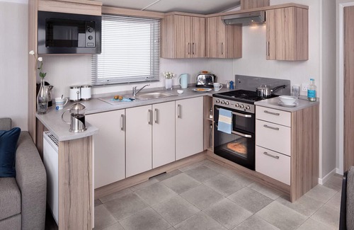 Ningwood House | Family-Friendly 3 Bedroom Stay in Newbridge, Near Yarmouth