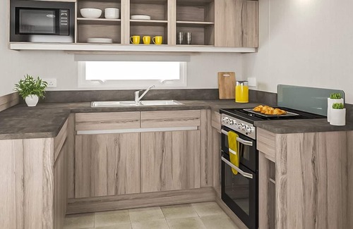 Ningwood House | Family-Friendly 3 Bedroom Stay in Newbridge, Near Yarmouth