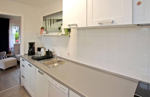 Kummerow House | Top-Rated 1 Bedroom Retreat with Lake View & Spa in Kummerow