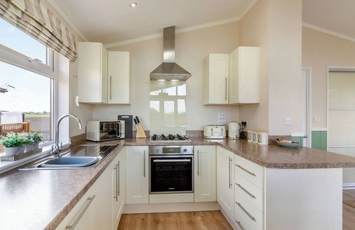 Aubourn Ski Chalet | Cozy 2 Bedroom Stay in Swinethorpe, Near Lincoln