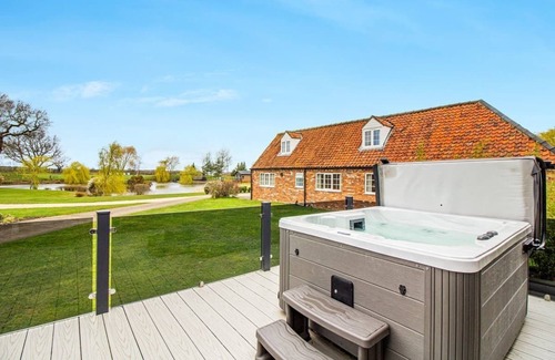 Aubourn Ski Chalet | Cozy 2 Bedroom Stay in Swinethorpe, Near Lincoln