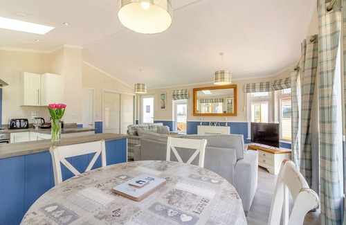 Aubourn Ski Chalet | Relaxing 2 Bedroom Getaway in Swinethorpe, Near Lincoln
