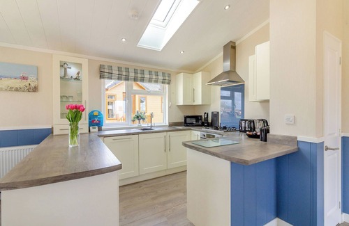 Aubourn Ski Chalet | Relaxing 2 Bedroom Getaway in Swinethorpe, Near Lincoln