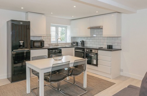Brandon Cottage | Cozy 1 Bedroom Stay in Brandon with Lake View & Breakfast