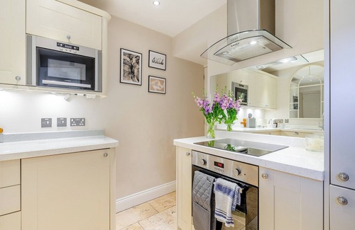 Chatton Cottage | Cozy 1 Bedroom Retreat in Scenic Chatton with Ocean View