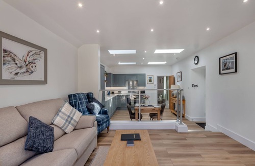 Consett Cottage | Cozy 1 Bedroom Retreat in Consett with Spa & Hot Tub