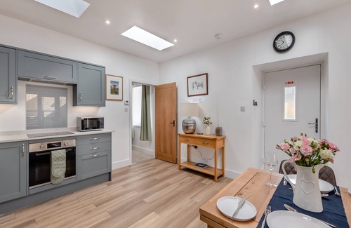 Consett Cottage | Cozy 1 Bedroom Retreat in Consett with Spa & Hot Tub