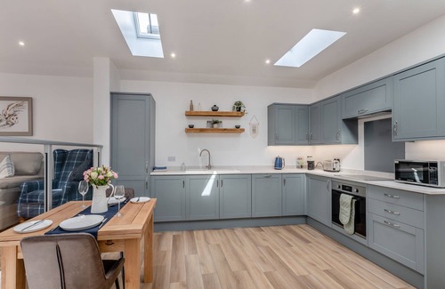 Consett Cottage | Cozy 1 Bedroom Retreat in Consett with Spa & Hot Tub