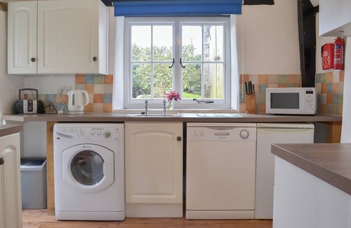 Trebarwith Cottage | Cozy 1 Bedroom Retreat with Ocean View in Trebarwith