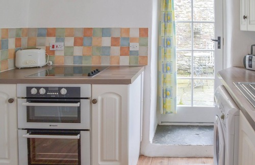 Trebarwith Cottage | Cozy 1 Bedroom Retreat with Ocean View in Trebarwith
