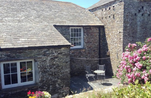 Trebarwith Cottage | Cozy 1 Bedroom Retreat with Ocean View in Trebarwith
