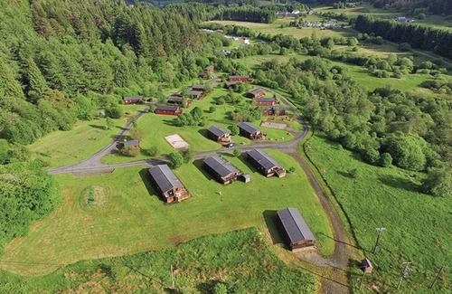 Hexham Ski Chalet | Comfortable Lodge with Ensuite and Spa Amenities Await